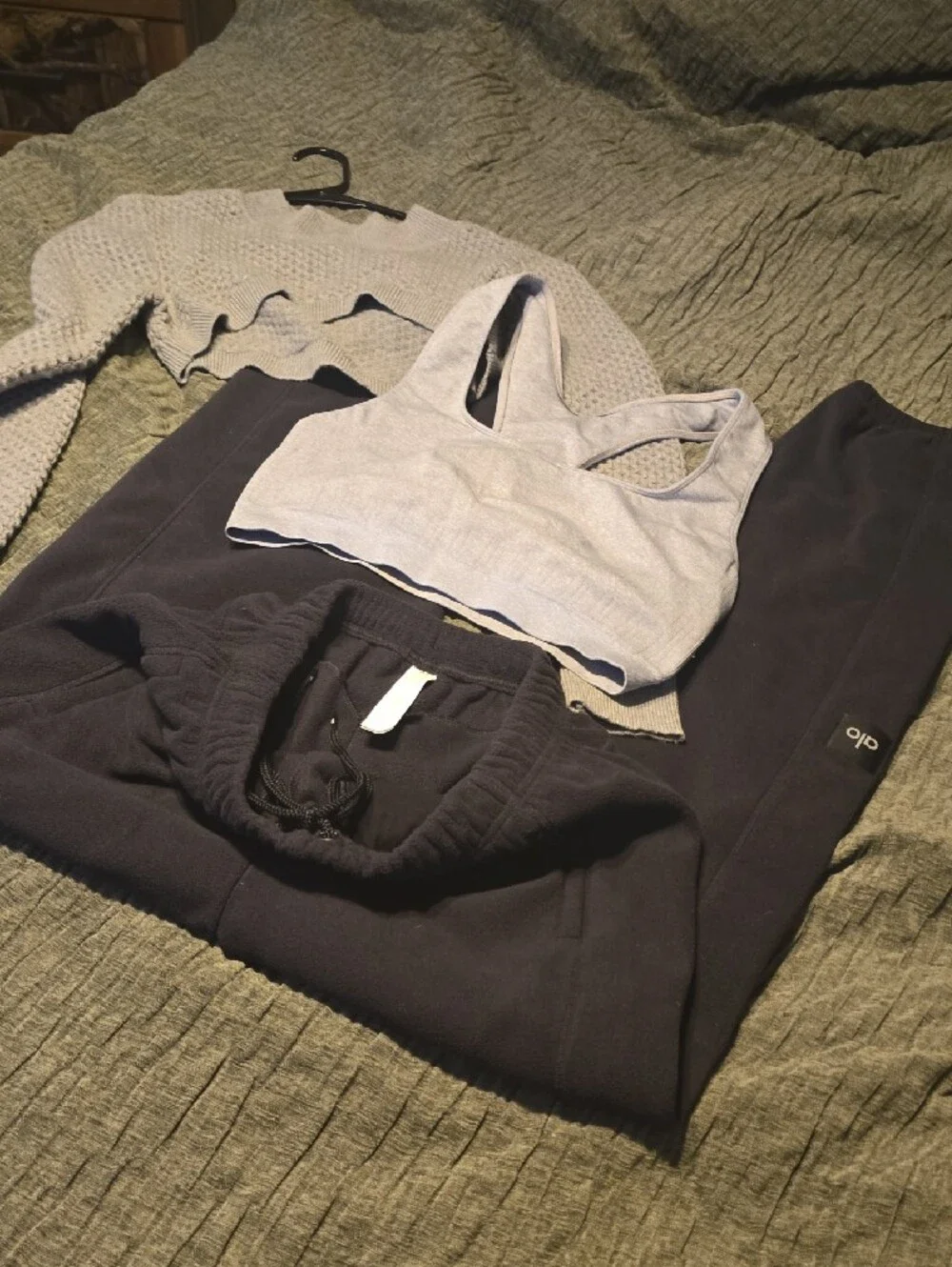 Womens Soft Like New Alo oggers With Crop & Sports Bra